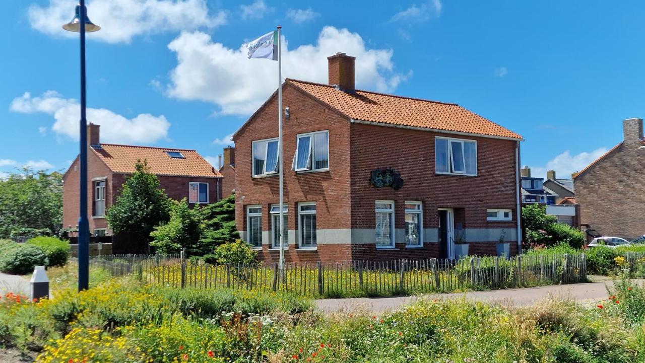 Bed And Breakfast Het Bureau Texel De Koog  Bagian luar foto