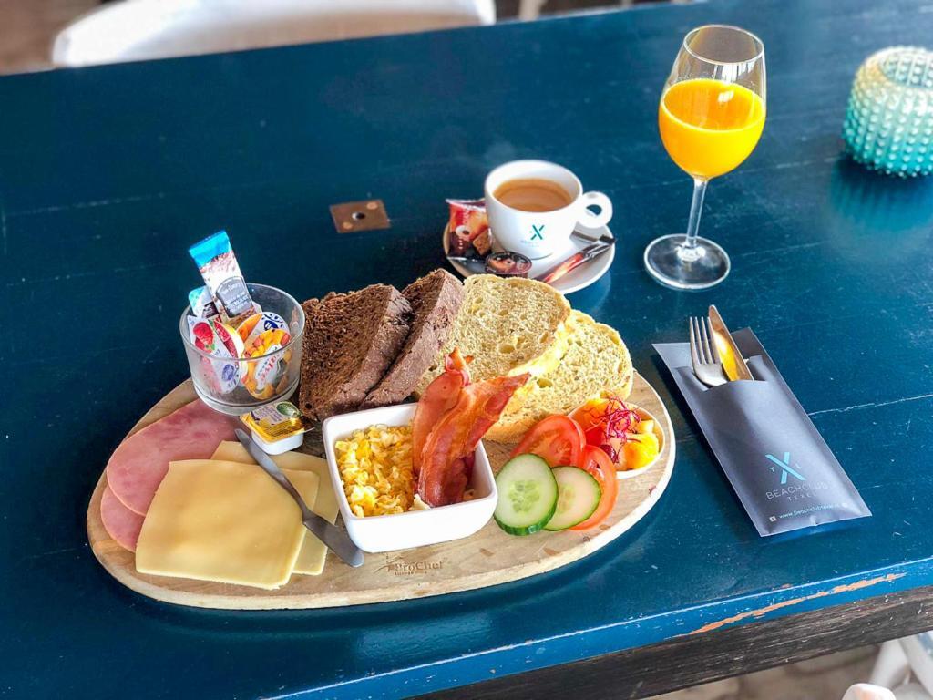 Bed And Breakfast Het Bureau Texel De Koog  Bagian luar foto